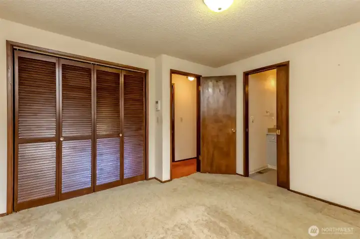 Primary bedroom with 3/4 bathn