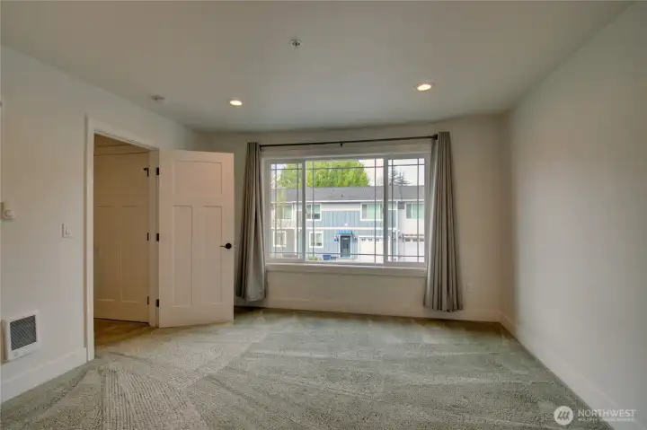 Huge 2nd floor primary suite with ensuite and walk-in closet