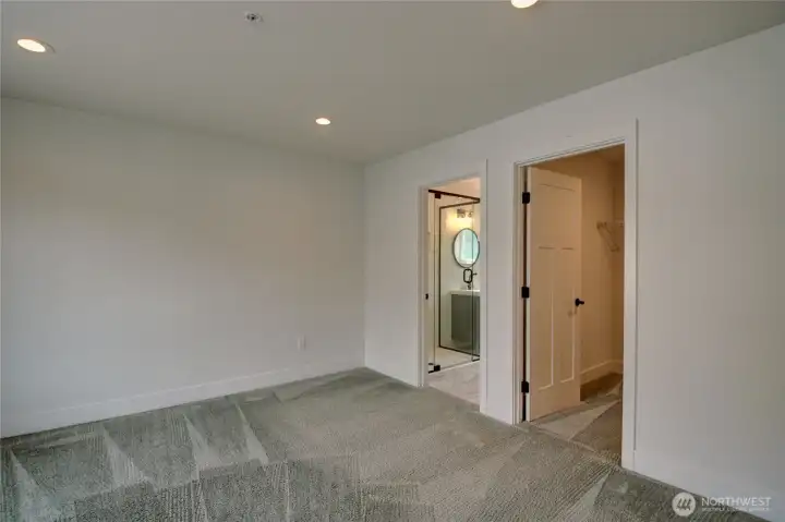 Huge 2nd floor primary suite with ensuite and walk-in closet