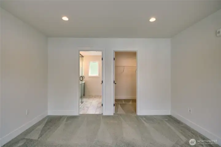 Huge 2nd floor primary suite with ensuite and walk-in closet