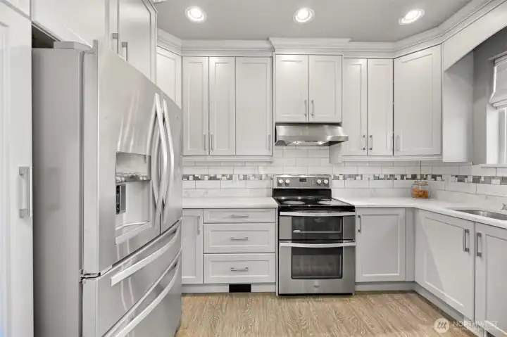 Full second/spice kitchen