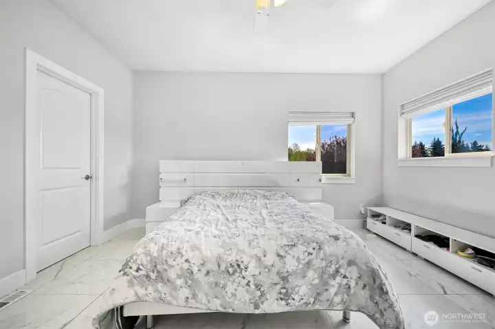 3rd bedroom (upstairs)