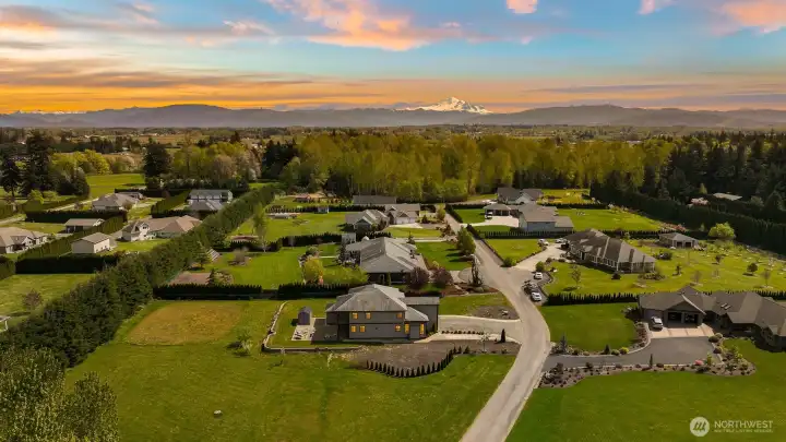 Set down a private drive with only 6 other houses