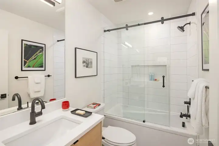 The full bath on the upper floor.