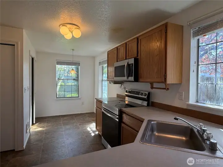Eat-in Kitchen/dining area