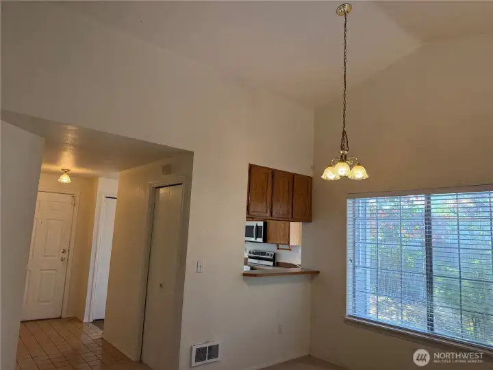 Dining/entry area Dining/entry area