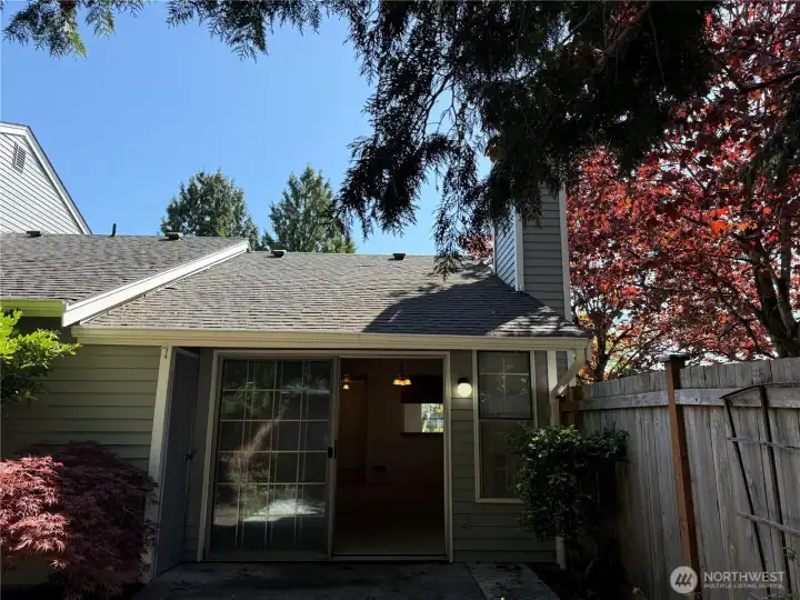 Back private fully fenced patio