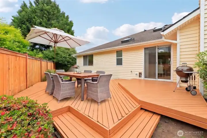 Virtually staged large back deck Virtually staged large back deck
