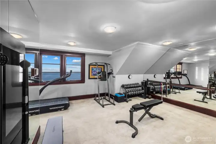 Owner's gym, conveniently above the primary suite. Owner's gym, conveniently above the primary suite.
