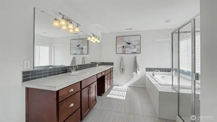 2 sinks, soaking tub and shower.