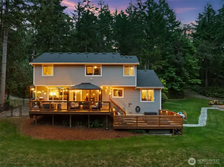 This property has a glow, day & night!