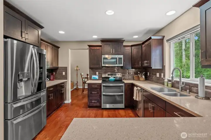 Perfect kitchen layout with ample counter.space for cooking and entertaining.