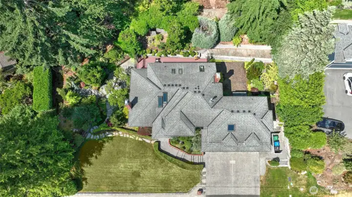 Desirable Mercer Island location with top-rated schools. Desirable Mercer Island location with top-rated schools.