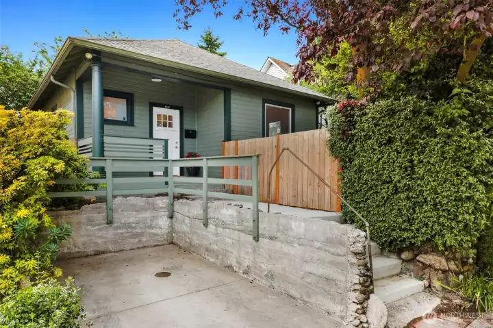 Welcome to Green Lake's quintessential Craftsman! Off-street parking right in front for convenience.