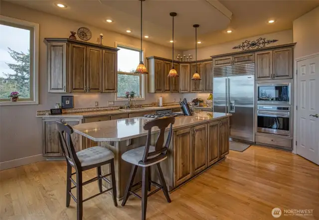 The modern kitchen. You are going to love cooking here.