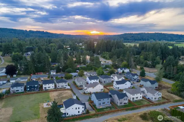 Serene neighborhood minutes to school and amenities