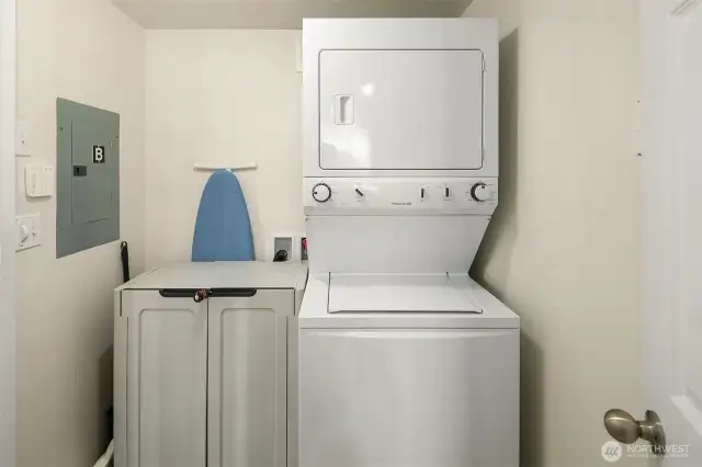 ADU. Stackable washer & dryer.