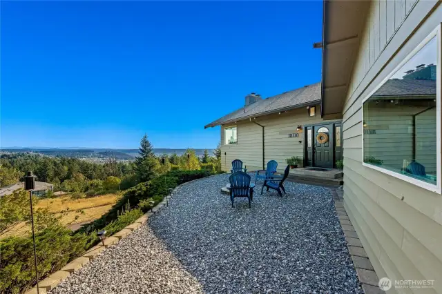 Firepit/front yard with view
