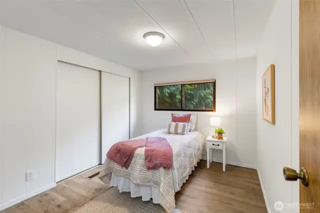 Guest bedroom.