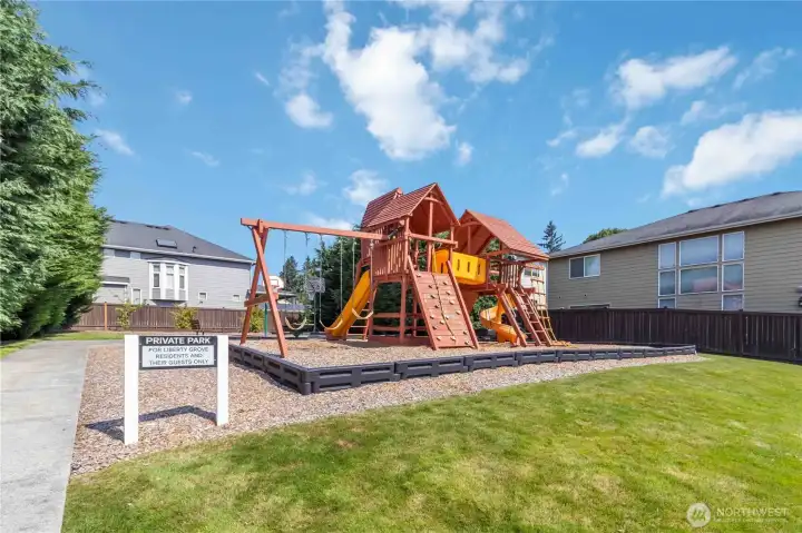Enjoy the convenience of having a beautiful park right around the corner—perfect for morning walks, weekend picnics, or playtime.