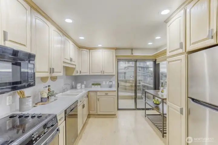 Beautiful, Bright Kitchen w/180* Sound & Mountain Views, Newer Appliances & Hardwood Floors