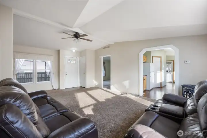 With access to Kitchen / Dining