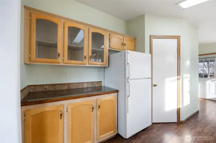 Nice cabinet & counter space