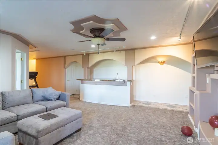 lower level family room with wet bar
