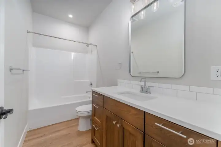 Full bathroom (downstairs).