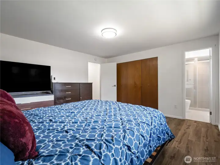 A private en suite is included with the primary bedroom for maximum convenience. A private en suite is included with the primary bedroom for maximum convenience.
