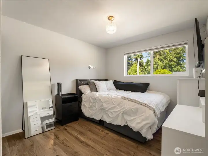 Like all the bedrooms, this one is light and bright with a large window and new laminate flooring. Like all the bedrooms, this one is light and bright with a large window and new laminate flooring.
