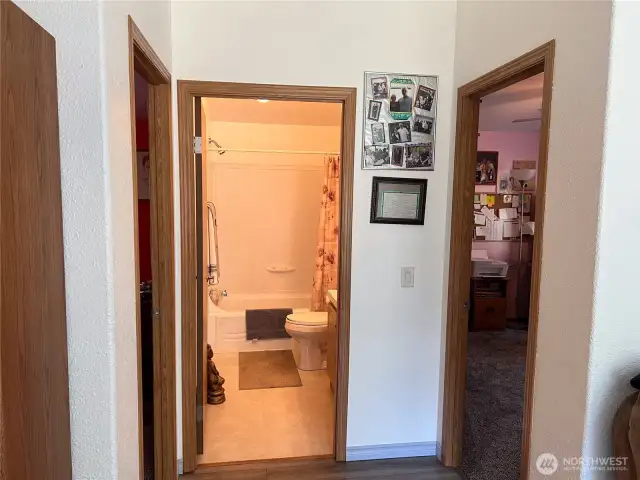 2nd bath set nicely between the 2nd and 3rd bedrooms