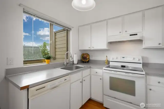 Alternative view of this light-filled kitchen.