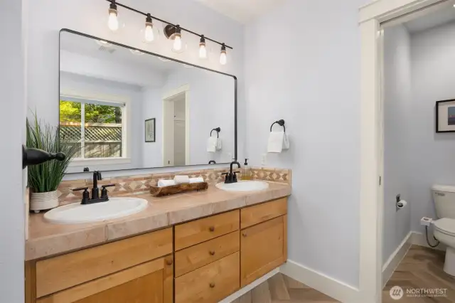 Two sinks for ample space.