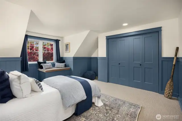 This nautical theme room is the perfect space to get your imagination flowing.