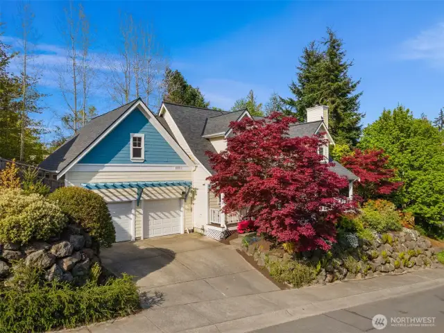 Easy driveway with a large two car garage that connects with the kitchen.