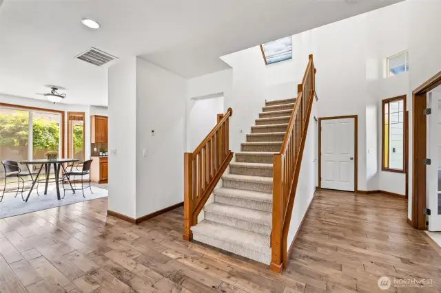 From formal dining to casual lounging, this layout allows guests to mingle and move with ease.