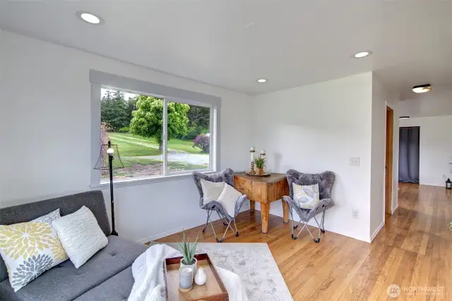 Front sitting room - Flex space to be used as you desire