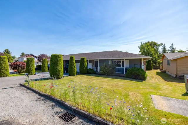 Unit B, 430 N. 17th St, offers 2 beds and 2 baths with 1521 square feet.