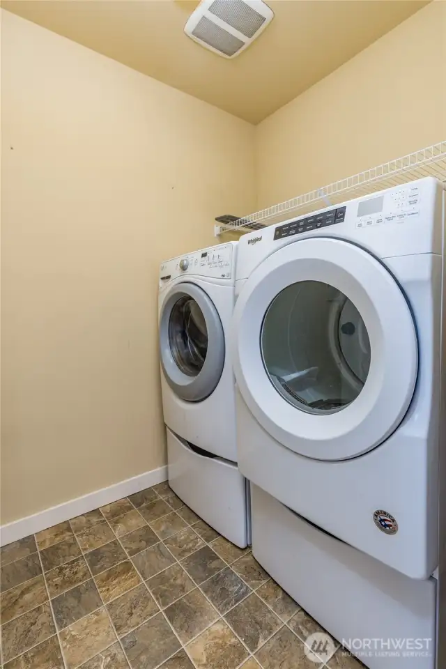 Convenient upstairs laundry room - washer & dryer stay!