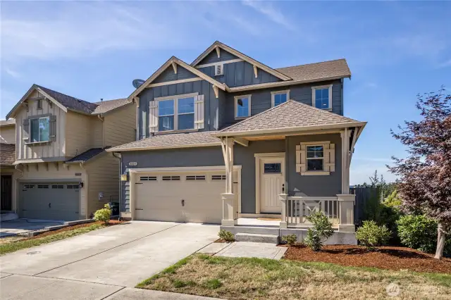 This wonderful neighborhood in Edgeview has easy access to several trails, parks and playgrounds!