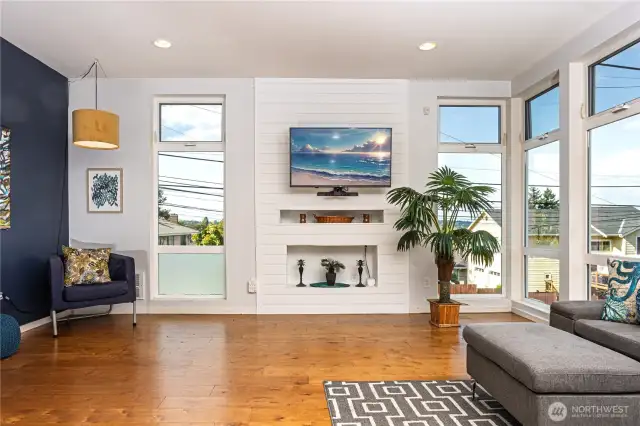 Amazing view lake and cascade views from living room