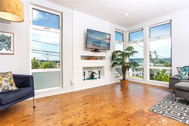 Hardwood floors thru out