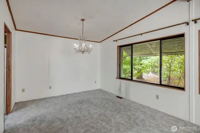 9' Vaulted ceiling