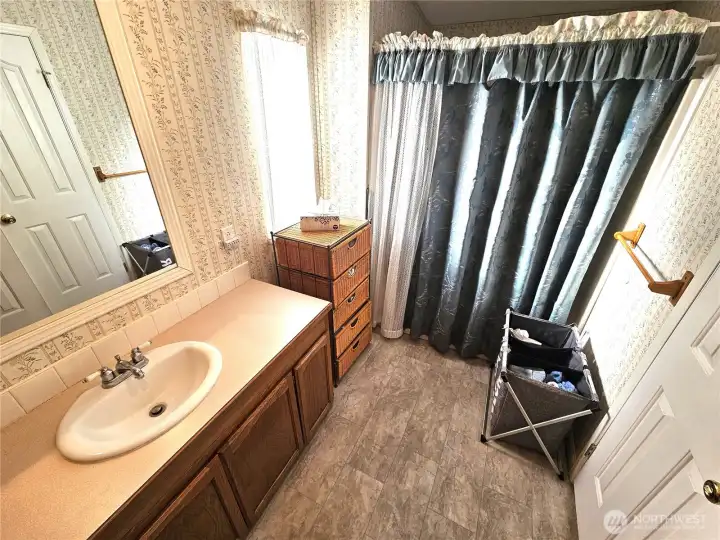 Primary en-suite bathroom.