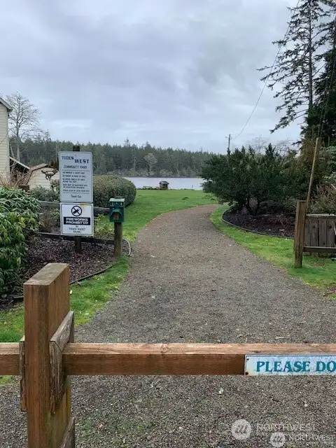 Walkway to Loomis Lake through the community park located just one minute from the home.