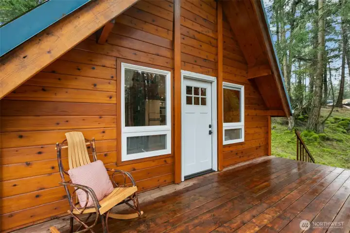 A big deck for cracking crab and planning the afternoon hike to the lighthouse.