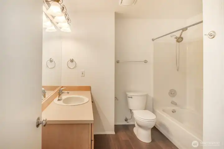 Upper level guest bath