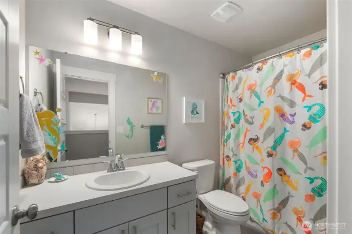 Clean and well-kept full bathroom with a single vanity and tub/shower combo, offering a practical layout for daily routines.