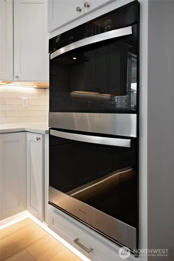 Double electric ovens